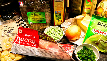 Opékané gnocchi se slaninou a houbami