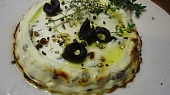 Pečená ricotta s olivami a tymiánem