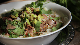 Pho bo tai  ( Phở bò tái )