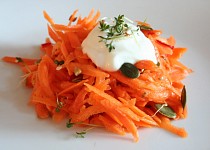 Pikantní mrkvový salát s řeřichou