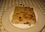 Quinoa-pohankový koláč s rozinkami a goji