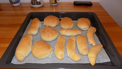 Rohlíky jako dech - úžasné, Moje rohlíky a housky dle tohoto receptíku.
