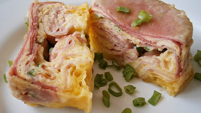 Smažený sýr z mikrovlnky, plněný tvarůžky a uzeninou, Smažený sýr z mikrovlnnky, plněný tvarůžky a uzeninou