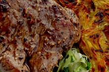 Steak z hovězí svíčkové s pórkovou trávou
