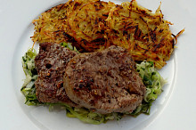 Steak z hovězí svíčkové s pórkovou trávou