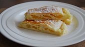 Tvarohovo-pudinkový závin s hruškami