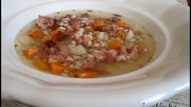 Uzená polévka s kroupami