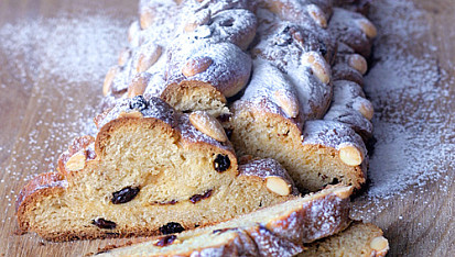Veganská vánočka s mandlemi