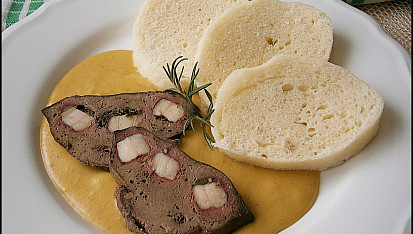 Vepřová játra špikovaná slaninou, na smetaně, Vepřová játra špikovaná slaninou, na smetaně