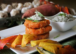 Batátové placičky se žampionovým tofu dipem