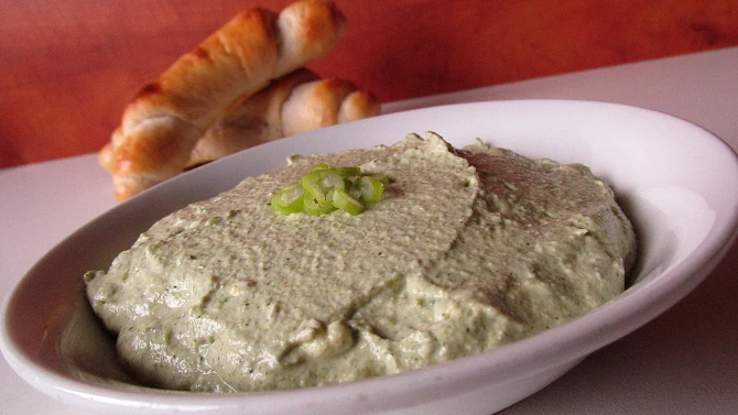 Brokolicová pomazánka s cottage a tahini