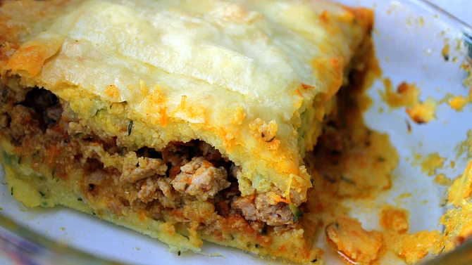 Cuketová polenta zapečená s mletým masem