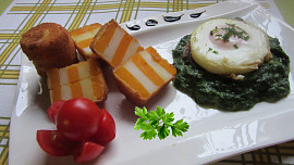 Dvoubarevné krokety se špenátem a sázeným vejcem