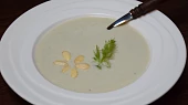 Fenyklovo-mandlová polévka