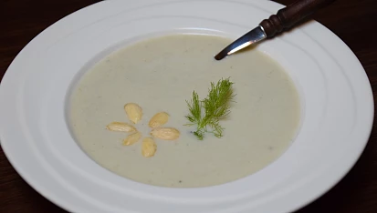 Fenyklovo-mandlová polévka