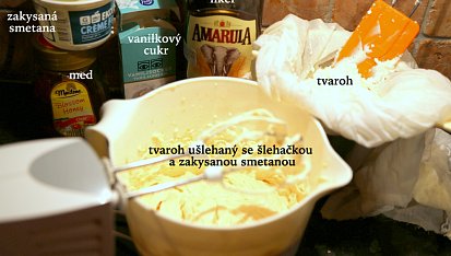 Fofr dezert z tvarohu, likéru a sušenek