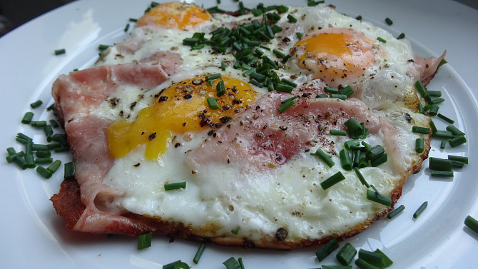 Ham and eggs (Šunka s vejci), Ham and eggs (Šunka s vejci)