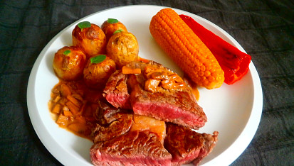 Hovězí steak a houbová omáčka