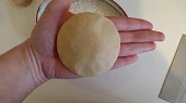 Indické dvouzrnné placky (roti/chapati) 60% hydratace, zploštěná kulička