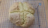 Irský sodný chléb s kukuřičnou moukou, hotový chléb