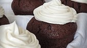 Kakaové muffiny s kokosovým krémem