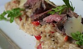 Kávové risotto s hovězí svíčkovou a pečenou paprikou