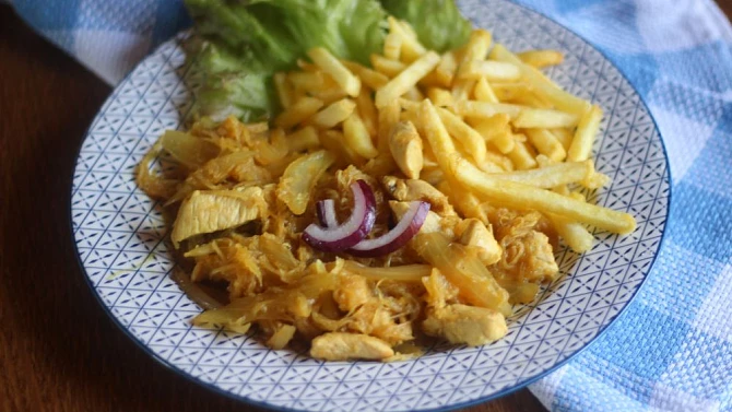 Kuřecí nudličky s celerem a cibulí na pivu