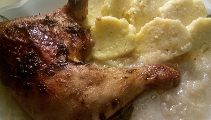 Kuřecí stehýnka s kedlubnovou omáčkou a bramborovým knedlíkem (vše bezlepkové)