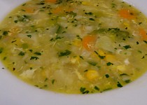 Květáková polévka s vejcem a kukuřicí
