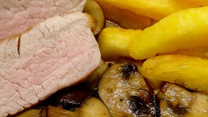 Minutkové vepřové, restované žampiony a domácí hranolky, Minutkové vepřové, restované žampiony a domácí hranoly