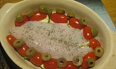 Pangasius zapečený s cuketou, rajčaty a olivami