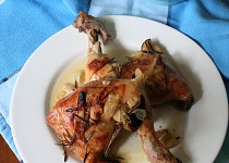Pečená kuřecí stehna s rozmarýnem