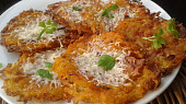 Pečené rösti se slaninou a parmazánem