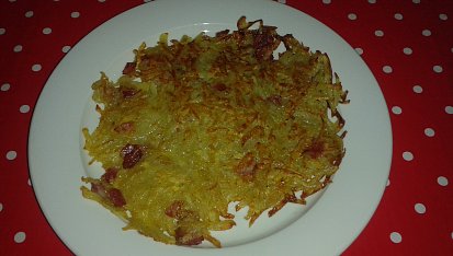 Pečené rösti se slaninou a parmazánem, Toto su moje rosti,rozdelila som si na plech,ale aj som piekla na panvici.jednoduche a uzasne.