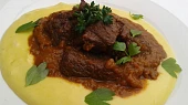 Pečený hovězí krk s bramborovo-celerovým pyré