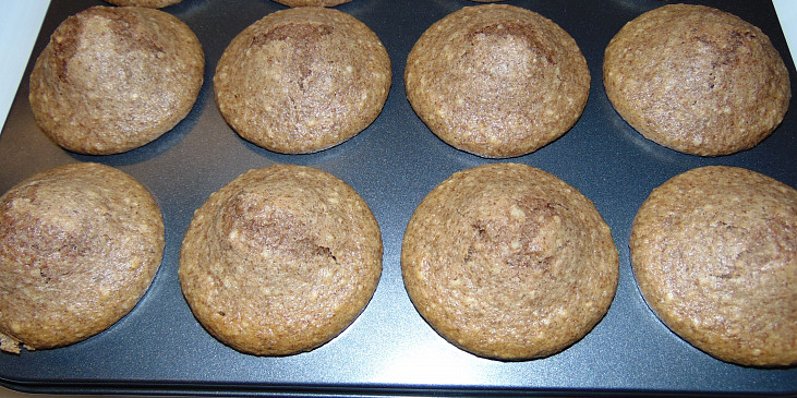 Perníkové muffiny s ořechy (Upečené muffiny)