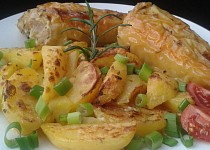 Plněné papriky pečené na smetanových bramborách