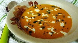 Polévka z oranžové tykve