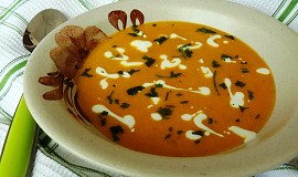 Polévka z oranžové tykve