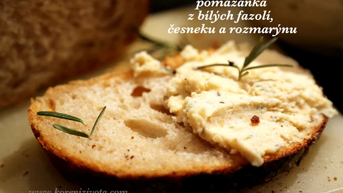 Pomazánka z bílých fazolí, česneku a rozmarýnu