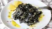 Sépiové tagliatelle s domácím pestem