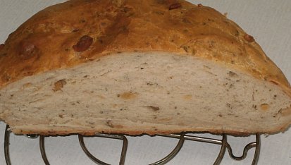 Škvarkový chleba, takto to vypadalo po příchodu rodiny domů, málem nezbylo k večeři