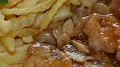 Stehenní kuřízky na pórku s žampióny