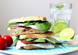 Sýrová ciabatta se špenátem a sušenými rajčaty