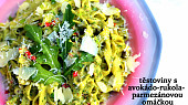 Těstoviny s avokádo-rukola-parmezánovou omáčkou