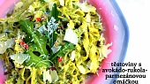 Těstoviny s avokádo-rukola-parmezánovou omáčkou