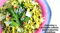 Těstoviny s avokádo-rukola-parmezánovou omáčkou