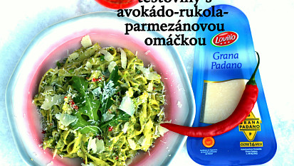 Těstoviny s avokádo-rukola-parmezánovou omáčkou