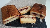 Vanilková jogurtová buchta s jahodovou marmeládou