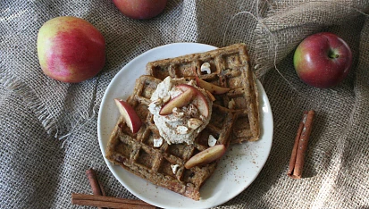 Veganské wafle bez cukru s tofu jablečným krémem